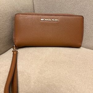Michael Kors Fill Size Leather Wallet / Wristlet